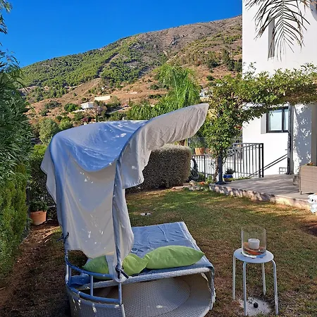 Modern Retreat In Beautiful Countryside. Villa Mijas
