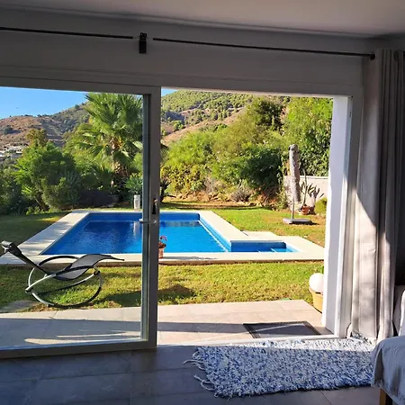 Modern Retreat In Beautiful Countryside. Villa