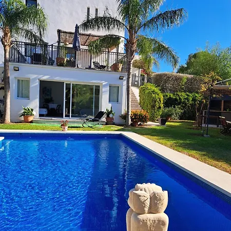 Modern Retreat In Beautiful Countryside. Villa *